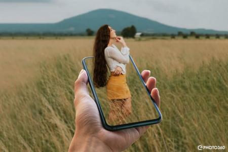 Borderless 3D smartphone photo collage effect